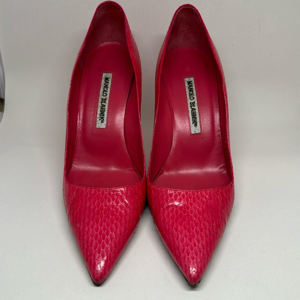 Manolo Blahnik Snake Skin Slip on Pumps, hot pink size 38.5